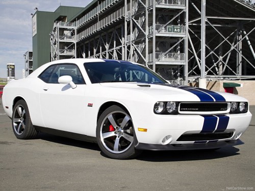 Dodge-Challenger_SRT8_392_2011_800x600_wallpaper_08